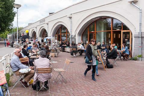 000 m2. In samenwerking met de eerdergenoemde architecten Peña en De Jong werd een voorlopig ontwerp opgesteld voor de MINI MALL dat in feite bestond uit de inbouw van de boogruimtes en de puien.