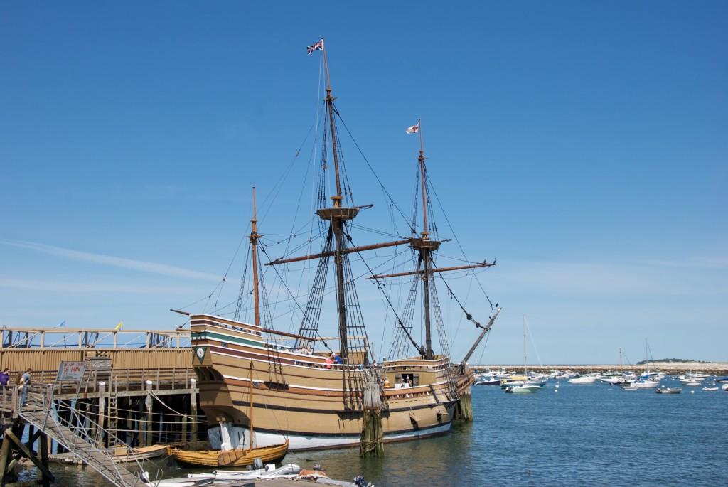 ligt). In Plymouth ligt tegenwoordig een replica van de Mayflower en daar zijn we gaan kijken. Het eerste wat opvalt is hoe ontzettend klein dat schip is.