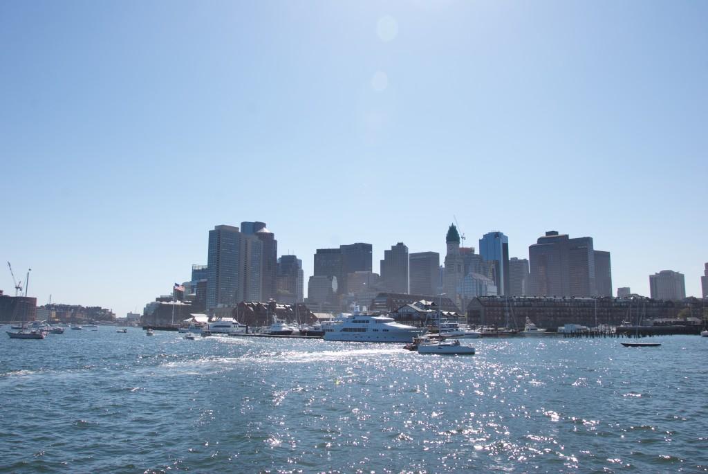 De Freedom Trail eindigt bij de USS Constitution, dus vanaf daar heb ik een watertaxi terug gepakt naar de haven van Boston. Dat gaf mooie kijkjes op de Boston skyline!