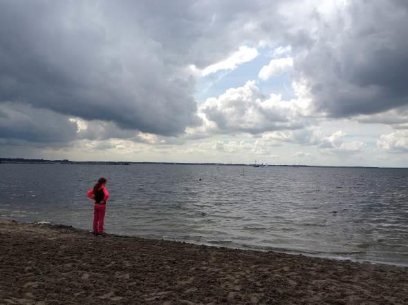 In de afgelopen jaren hebben diverse werkzaamheden plaatsgevonden in de buurt van het strand: ten noorden van het strand zijn een kanovereniging en waterscouting gekomen, met clubgebouwen,