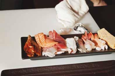 Fabrieksreportage 报导 messen, waar niemand anders aan mag komen. Bij de sushi en sashimi wordt meestal sake geserveerd.