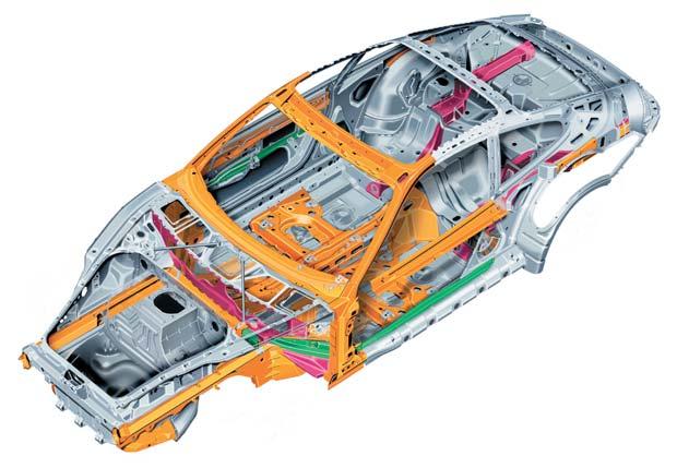 Het karkas van de 9 bestaat uit meerdere soorten metaal. Afhankelijk van de toepassing kan het de auto extra stijfheid meegeven zonder te veel gewicht in de schaal te leggen.