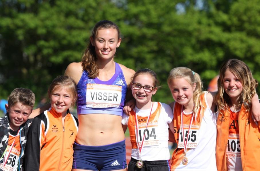 Deze B-pupil haalde maar liefst 14 seconden van haar pr af door in 3.53.40 te finishen terwijl leeftijdsgenootje Sophie Le Blansch zich met 5 seconden naar 4.05.78 verbeterde.