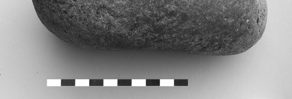 92 Natuursteen Westerwijtwerd komen uit een postmiddeleeuwse of ongedateerde context. Enkele afwijkende stukken zijn dun, plat, en gegroefd.