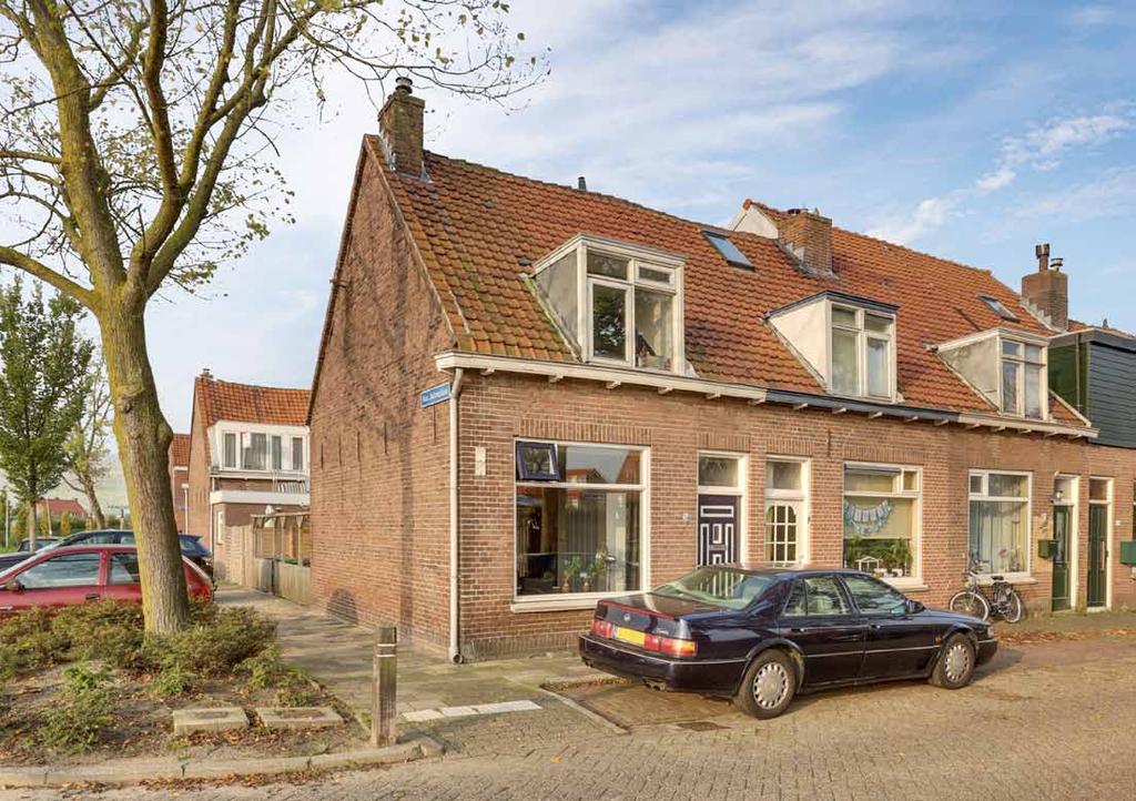 Emmastraat 34 De Lier HOEK-eengezinswoning met 2 dakkapellen, een moderne keuken, een zonnige achtertuin én een mogelijkheid tot het aanleggen van een dakterras.