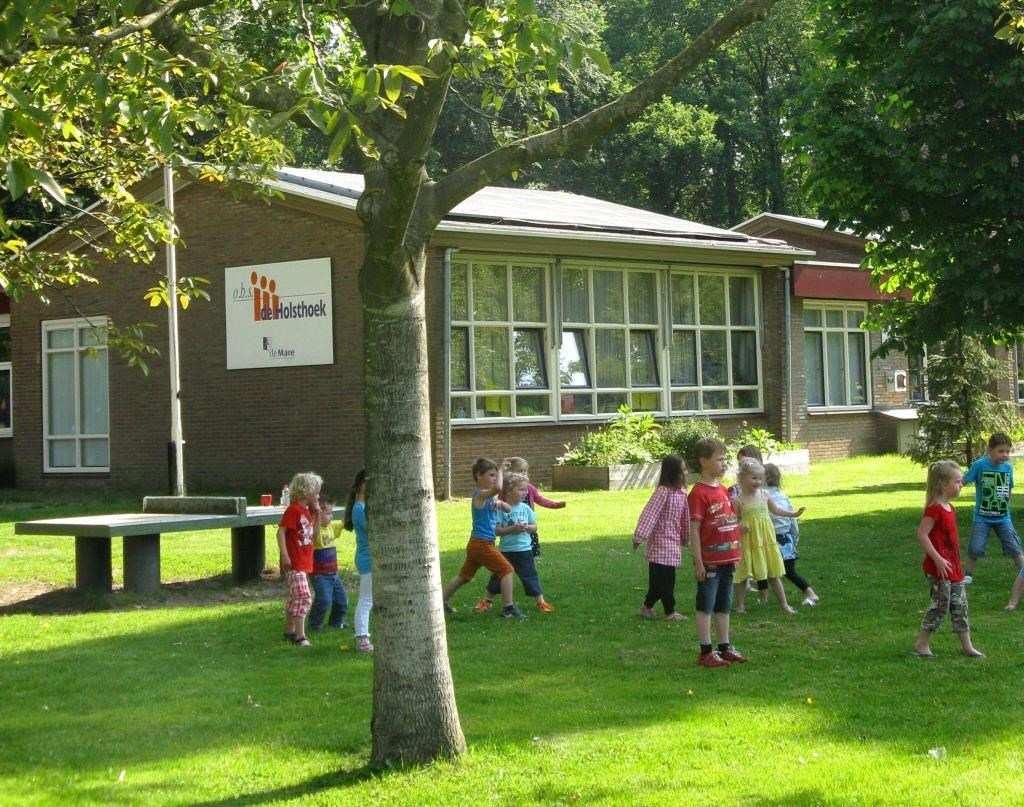 Resultaat Ondanks de lage onderhoudskosten voor d H - in. Voor de Holsthoek is het geen optie deze school te koppelen aan de scholen in Olst. Het leerlingenaantal is momenteel al erg laag.