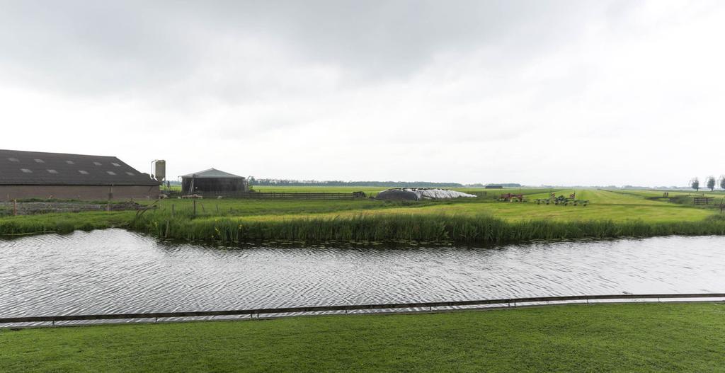 Meije 278 Vrij gelegen semi bungalow met grote schuur en veel buitenruimte! De bungalow is gelegen in de landelijke Meije met vaarverbinding naar de Nieuwkoopse plassen.