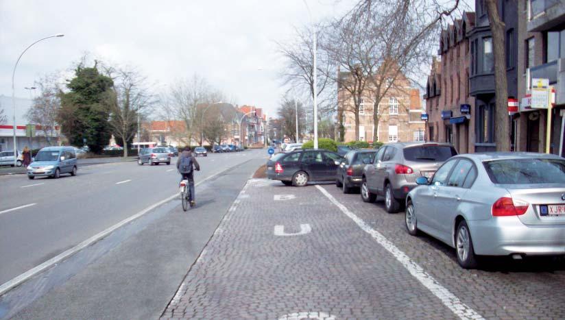 1. WERKZAAMHEDEN NUTSLEIDINGEN SCHEEPSDALELAAN EN OMGEVING Geplande werkzaamheden vanaf 17 augustus werfzone: wanneer: aard werken: verkeer: - Zwaluwenstraat, tussen de Leopold II-laan en de Dirk