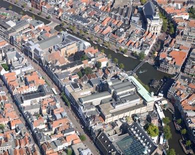 en de voormalige rivierdijken bepaalt de bebouwingsstructuur.