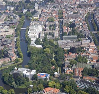 Figuur 2.29 Ligging Academiewijk Historische karakter Acedemiewijk Aanvankelijk is de Academiewijk bebouwd met een groot aantal kloosters.