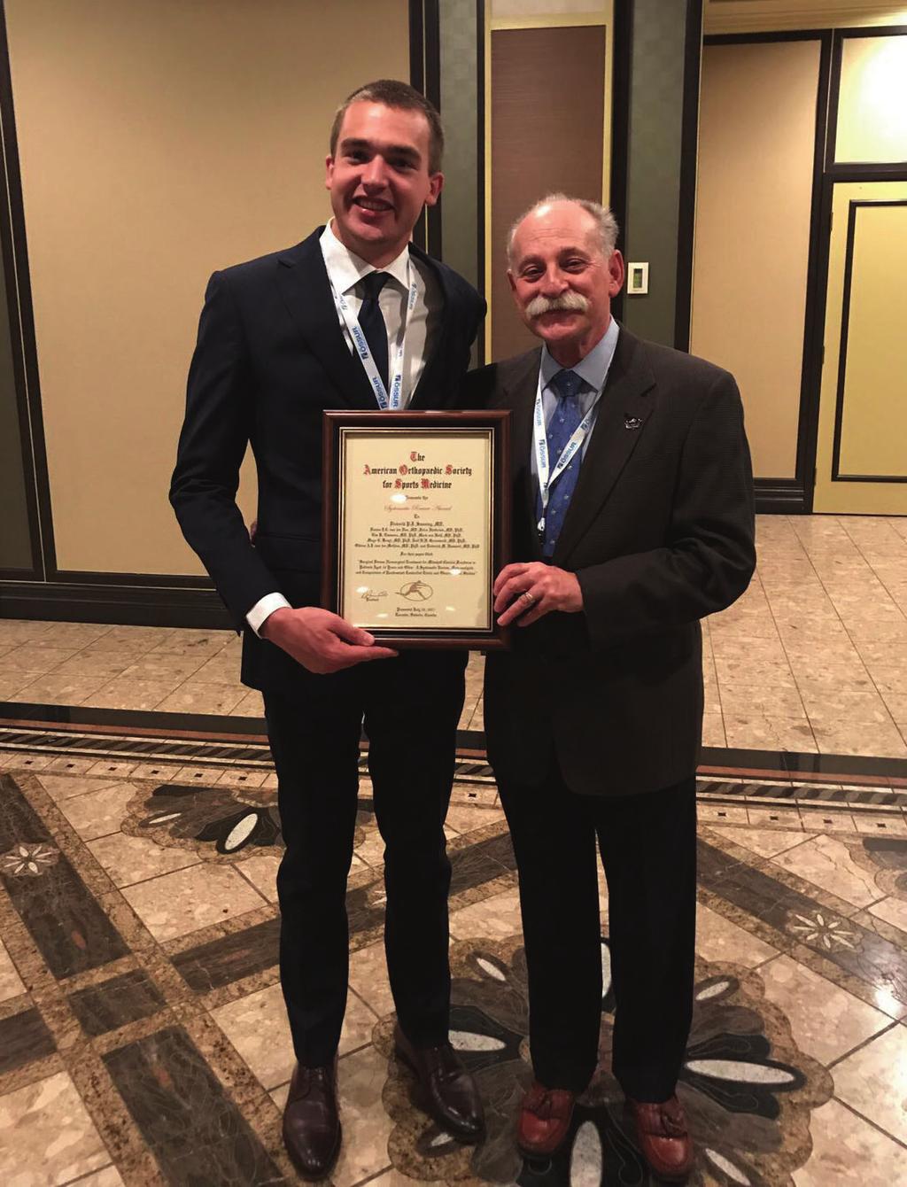 TRAUMAZORG Arts-onderzoeker Diederik Smeeing wint award met artikel Diederik Smeeing schreef de beste systematic review 2016 voor The American Journal of Sports Medicine (AJSM).