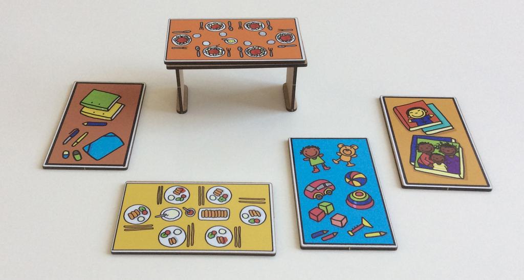 De tafel In de speelset vind je een tafel waarop 10 verschillende afbeeldingen geplaatst kunnen worden.