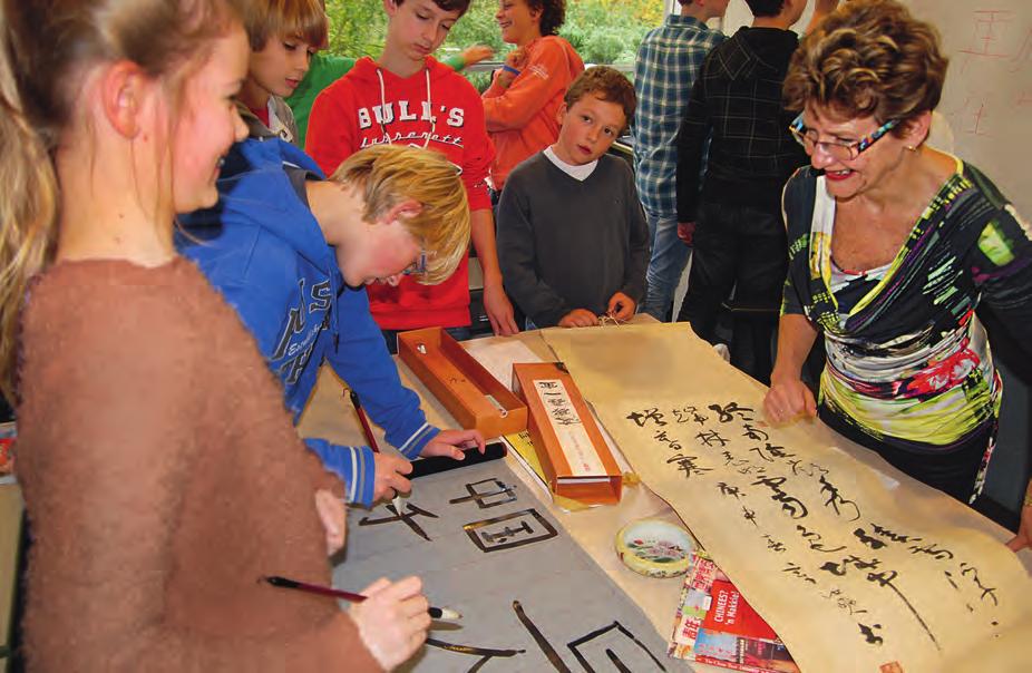 HET RIJNLANDS IS ER VOOR DE HAVO, HET ATHENEUM EN HET GYMNASIUM Victor, vierdeklasser: Ik vind het leuk dat mijn zusje Sacha voor het Rijnlands heeft gekozen. Ze zit nu in B1D.