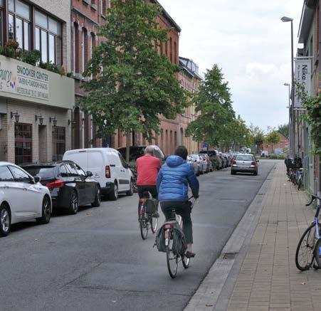 De omschakeling tot fietsstraat verkort de fietstijd, biedt een veilig alternatief voor de vele oversteken en doet op die manier het fietscomfort stijgen. MEER INFO? www.sint-niklaas.