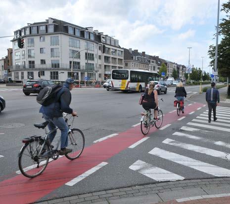 Bus- en fietsvriendelijke snelheidsremmers Kardinaal Cardijnlaan. Verplaatsen bushalte N70. KROONMOLENSTRAAT De Kroonmolenstraat wordt voetgangersgebied.