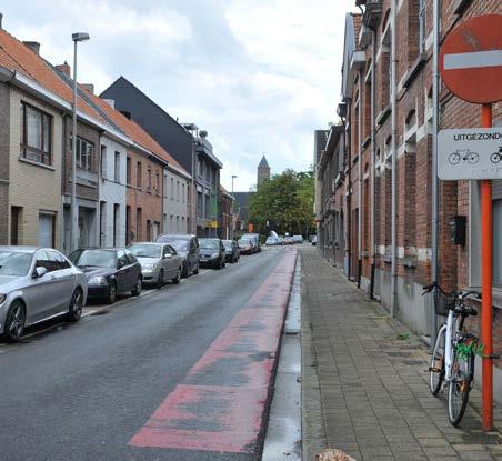 De Lamstraat draaien van rijrichting is noodzakelijk voor de goede ontsluiting van de ziekenwagens, alsook voor de buslijnen. De Gladiolenstraat wordt geknipt.