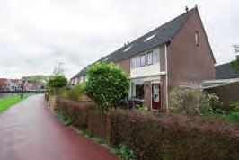 Gebied Het woongebied bestaat uit twee clusters woningen met een vergelijkbare sfeer. De clusters zijn naar binnen gekeerd en grenzen met achterkanten aan het omringende water en fietspad.