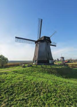 Daarnaast staan er diverse molens in het gebied, zoals de driegang nabij Schermerhorn. Het landelijk gebied bestaat uit droogmakerijen en veenweidegebieden.