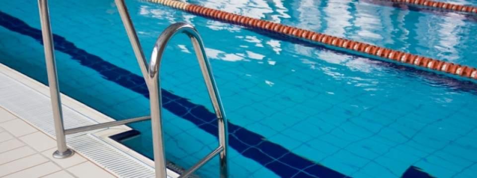 ZWEMCLINICS Eind september 2016 heeft De Stichting De Waterakkers op verzoek van de Gemeente een aanbod gedaan voor het organiseren van natte gymlessen (zwemclinics) aan alle groepen 8 van de
