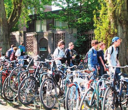 HET OUDSTE DE VERSTERKTE LYCEUM VAN TALEN NEDERLAND Het Amsterdams Lyceum is het oudste lyceum van Nederland. De school werd in 1917 gesticht door dr. C.P.