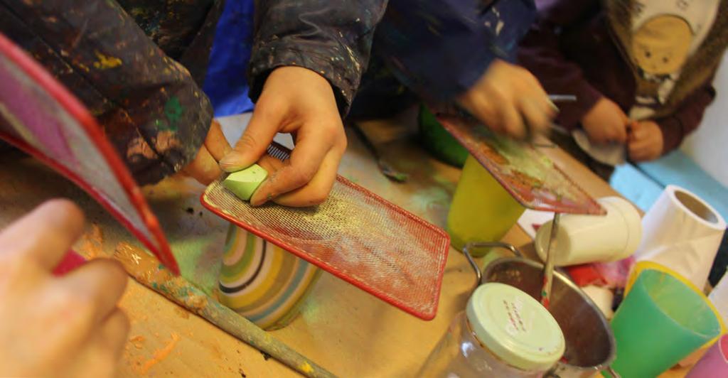 Zelf verf maken Wat gaan we doen? Wat gaan we doen? Kinderen maken hun eigen verf en gaan daarmee schilderen. Wat gaan de kinderen ervaren?