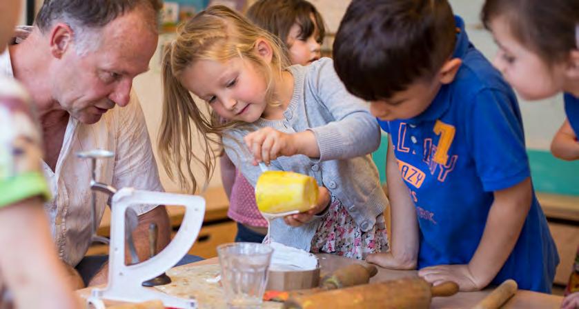 om vingerafdrukken in te gieten. Probeer eens op een ondergrond van plasticine te gieten, worden de afdrukken dan nauwkeuriger dan bij klei?