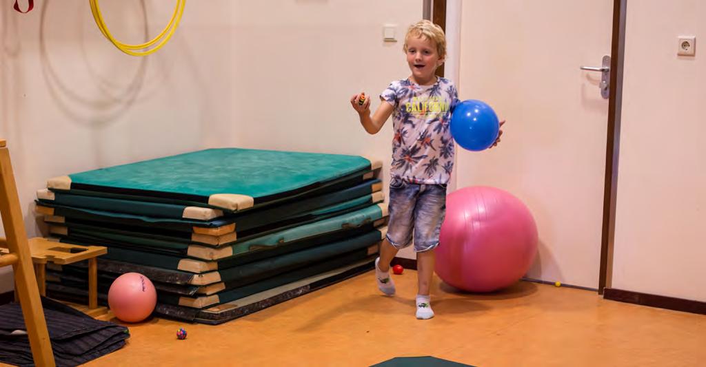 Stuiterballen Wat gaan we doen? De kinderen gaan experimenteren met het stuiteren van ballen en andere voorwerpen. Wat gaan de kinderen ervaren?