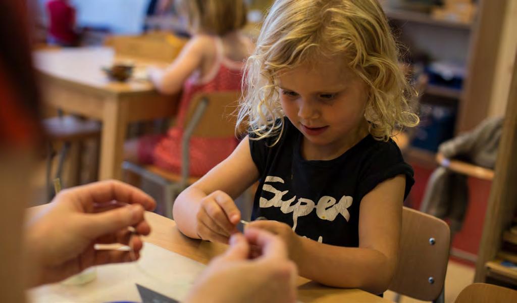 Bewegende kunst Wat gaan we doen? De kinderen maken een bewegend kunstwerk. Sommige kunstwerken spreken extra tot de verbeelding, bijvoorbeeld de bewegende kunst van Alexander Calder (1898-1976).