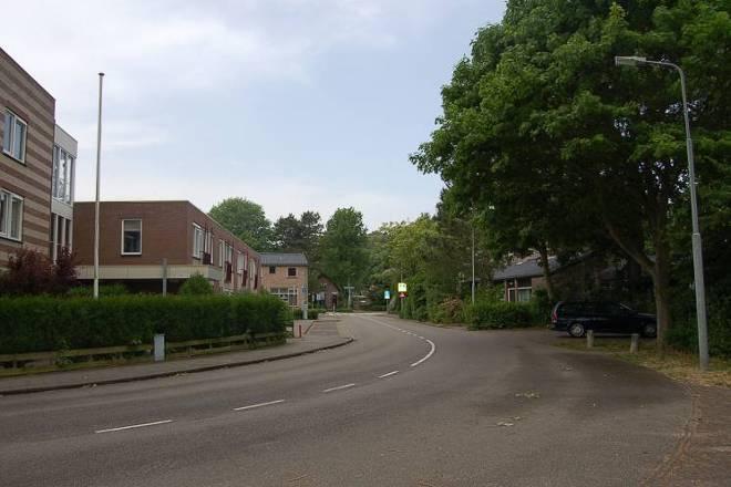 Suggesties: De bocht Heereweg-Sportlaan zou ruimer gemaakt moeten worden. Dit is een geschikt moment om de verkeersveiligheid te verhogen. Heereweg eerder laten afbuigen, voor gebouwen nr. 4 en 5.