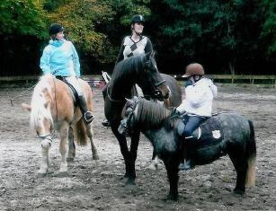 Sandra Numan staat niet op de foto Vooraan Britt Glorie, Amber Bloetjes, Ian Maijs, Dieuwertje Heilig, Norah Heilig, Kes en Elke Huizinga en, Anna-bel Hoexum Op 21 oktober jl.