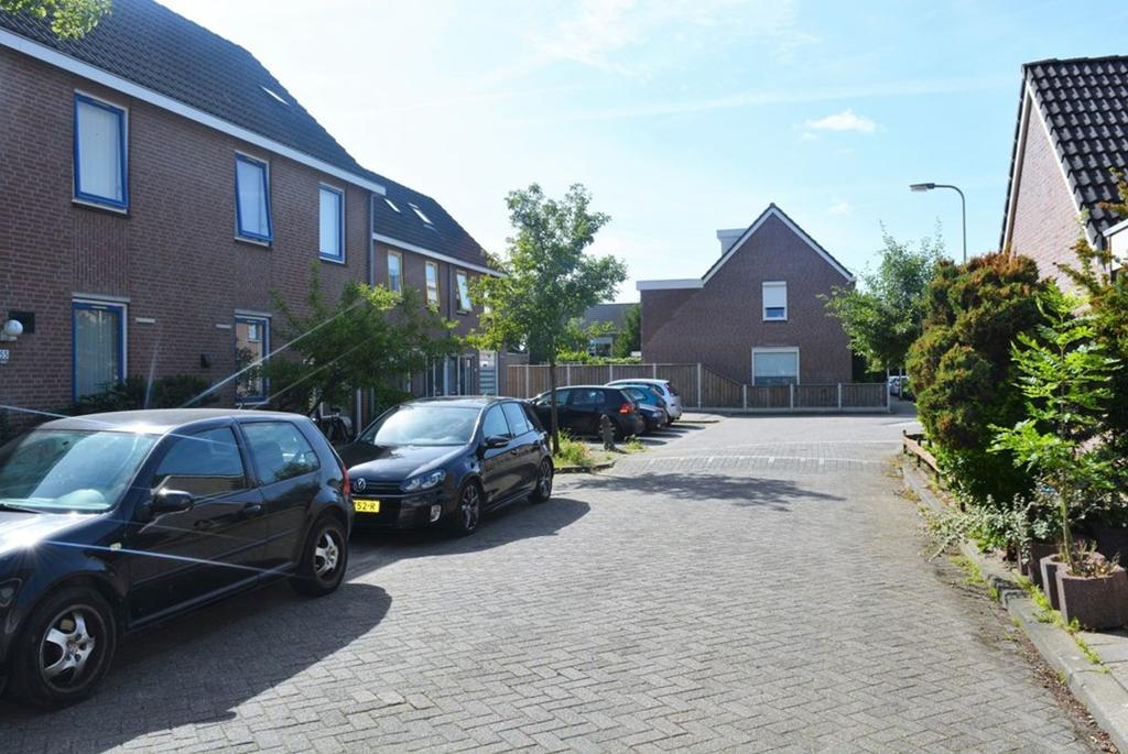 Vrije titel Vrijblijvende aanbieding Hoewel deze objectinformatie met de groots mogelijke zorg is samengesteld blijft de mogelijkheid bestaan dat er fouten en/of onvolledigheden in de omschrijving