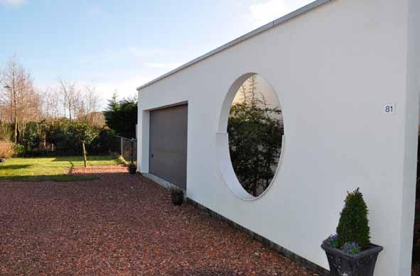 Op een unieke locatie, aan t Bovenwater gelegen, onder architectuur gebouwde bungalow met een woonoppervlakte van maar liefst 224 m2 (!) op 1098 m2 eigen grond.