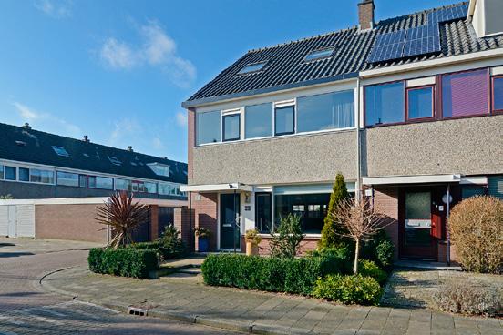 Soort woning Bouwtype Status : Eengezinswoning : Bestaande bouw : Te koop Bouwjaar : 1971 Ligging : In woonwijk Woonopp. : 152 m² Perceelopp.