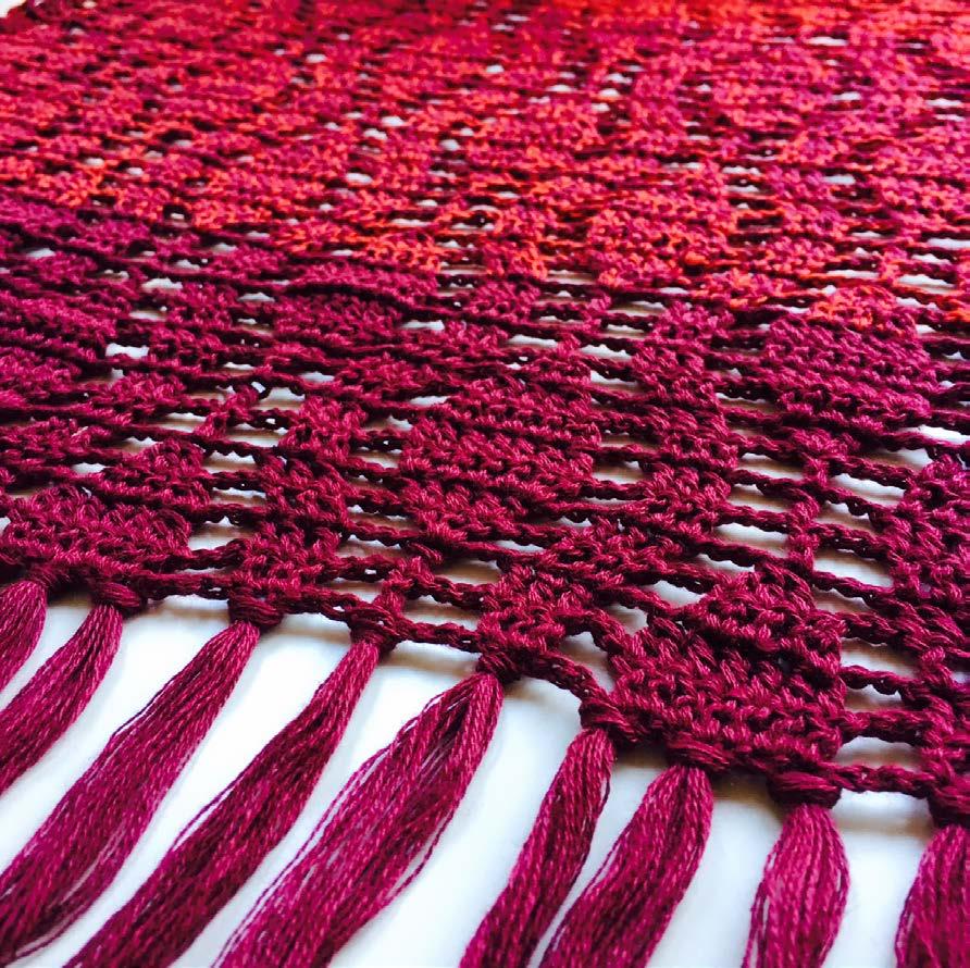 Fallen Leaves Haakpatroon shawl 9-2017 Breedte: 50 cm Lengte: 240 cm MATERIALEN Voor deze shawl heb ik gebruik gemaakt van de volgende materialen: - Durable Colourful (58 % katoen, 50 % acryl) 200
