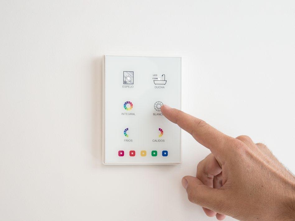 TMD Plus. Personaliseerbaar Touch-MyDesign Plus is een capacitieve KNX aanraakschakelaar die u zelf ontwerpt en die zich probleemloos aanpast in elk interieur.