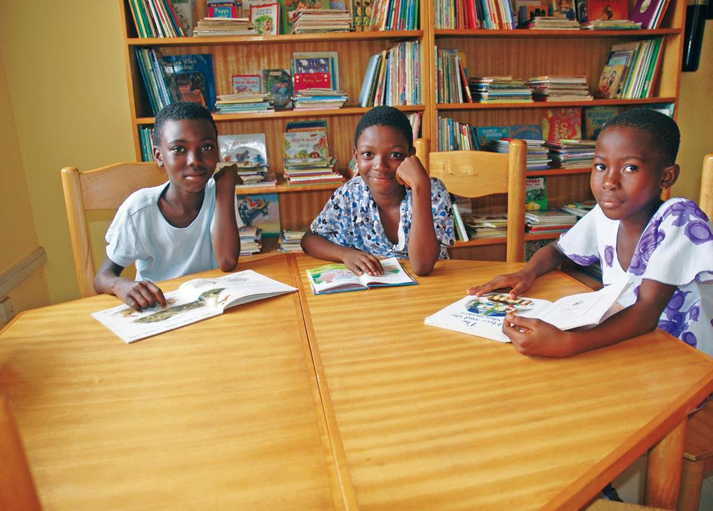 Voorbeeldproject Afrika Schoolgeld voor gehandicapte kinderen in Rwanda In ontwikkelingslanden kunnen maar zeer weinig kinderen met een lichamelijke of verstandelijke beperking naar school.