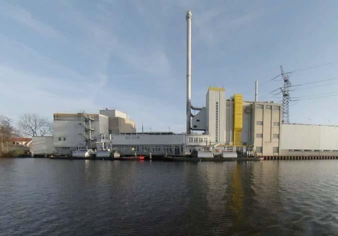 In de wijken aan de Zaan zijn van oudsher bedrijven gevestigd Hoewel in de buurten aan de Zaan nog veel bedrijven gevestigd zijn, werken veel bewoners niet in hun eigen