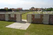 Deze begraafplaats in Poelkapelle is de derde grootste Commonwealth begraafplaats in de Westhoek. Poelcapelle British Cemetery ontstond pas in 1919. Ongeveer 7500 soldaten werden hier begraven.