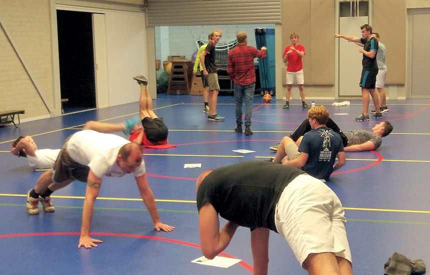 8 Spreekbeurtentas. Wisten jullie dat wij een spreekbeurtentas hebben op de club. Dus mocht je je spreekbeurt willen houden over waterpolo, laat het ons weten. Grote clubactie loten.