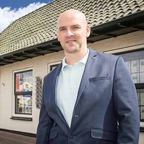 woningmarkt als het bedrijfsmatig vastgoed op Texel. Sinds 2007 is hij medeeigenaar van het bedrijf. Richard is getrouwd met de op Texel geboren Yvonne en vader van drie jongens.