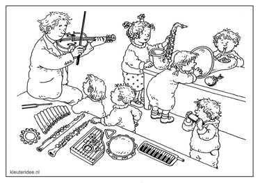 De muziekles vindt plaats tijdens het kringgebeuren, s morgens of s middags.