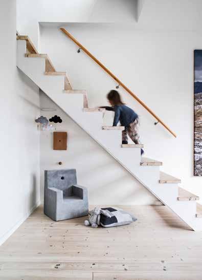 WONEN Zwevende meubels zijn perfect voor een ruimtelijk effect STYLINGTIP: HOUD HET LUCHTIG Door te kiezen voor een zwevend kastje aan de muur blijft de vloer leeg en wordt ruimte en luchtigheid in