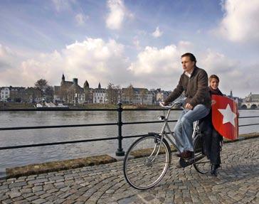 STADSBREDE AANPAK VAN BEREIKBAARHEID Maastricht is een populaire stad en ontvangt dagelijks veel forenzen en bezoekers.