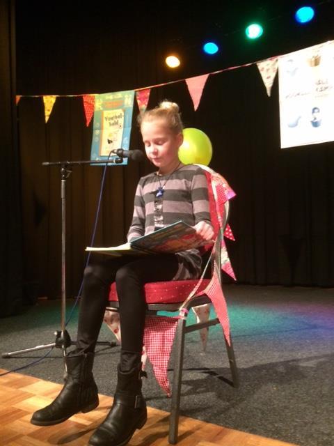 Groep 5: Afgelopen woensdag heeft Tess voorgelezen in het Schienvat. Goed gedaan, Tess! Vrijdag 1 december a.s. viert juf Manon haar verjaardag in de groep.