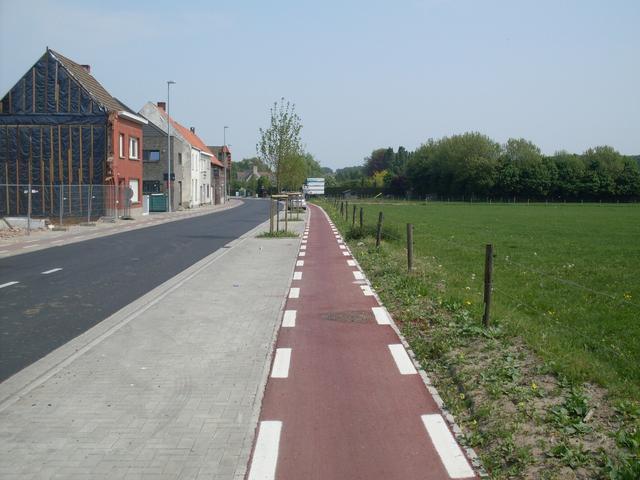 De tocht verloopt binnen en buiten de