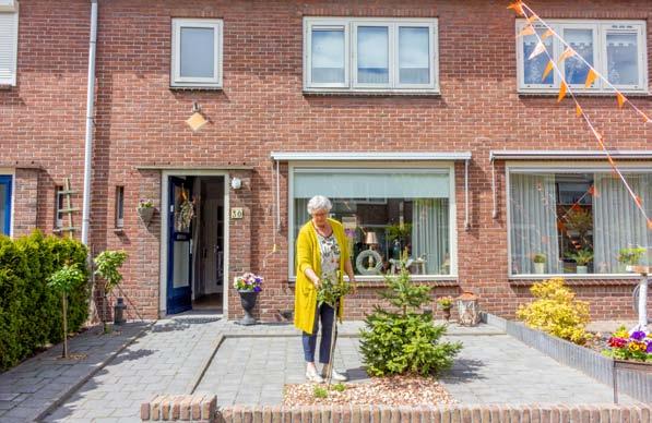FOTO: MARC MAURER Van huur naar koop op hetzelfde adres Elf jaar huurde mevrouw Kok haar woning aan de Veenstraat in het centrum van IJsselmuiden.
