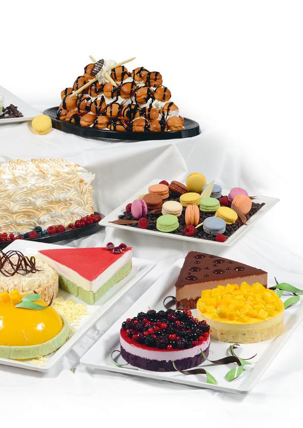 83 Otelli de luxe Het Otelli de luxe buffet bevat een ijsschaal, profiterolle, luxe taarten en petit fours.