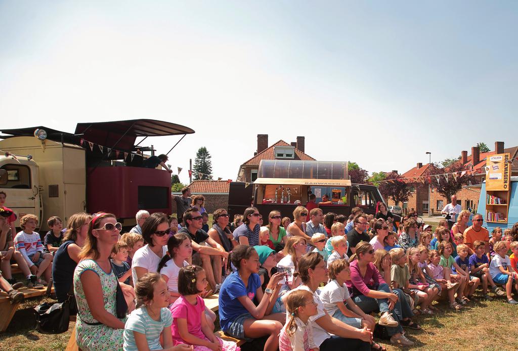 UITWIJKEN 4 feestweekends in 4 Brugse wijken! UITWIJKEN IN JOUW BUURT Woord vooraf Vorig jaar was Brugge het decor van een groot cultureel stadsfestival.