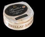 Brillat Savarin Affiné Truffel De kaas wordt gemaakt van koemelk met toegevoegd room zodat een triple crème ontstaat.