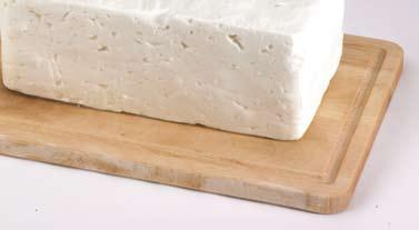 G RIEKENLAND/C YPRUS Feta Mevgal Portion Binnen de EU heeft feta-kaas bescherming gekregen van de Beschermde Oorsprongs Benaming (B.O.B.).